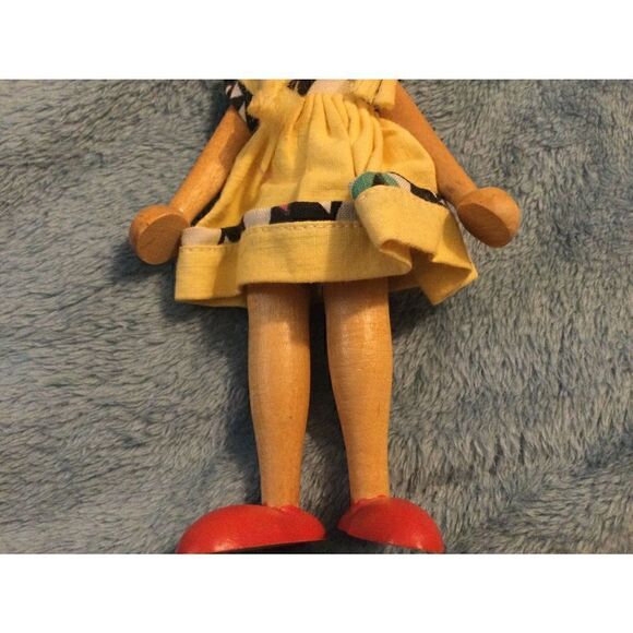 Vintage Wooden Peg Doll. Pose-able - Picture 4 of 6